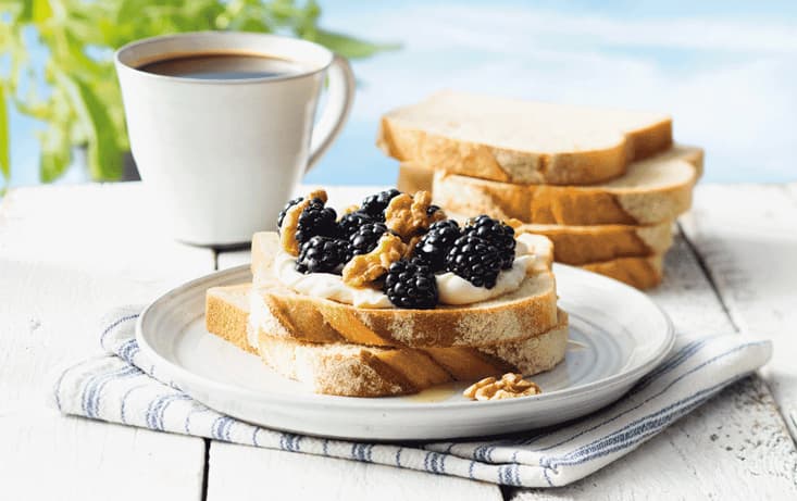 Macka med Färskost & Bär på Pågen Lantbröd - Recept | Pågen